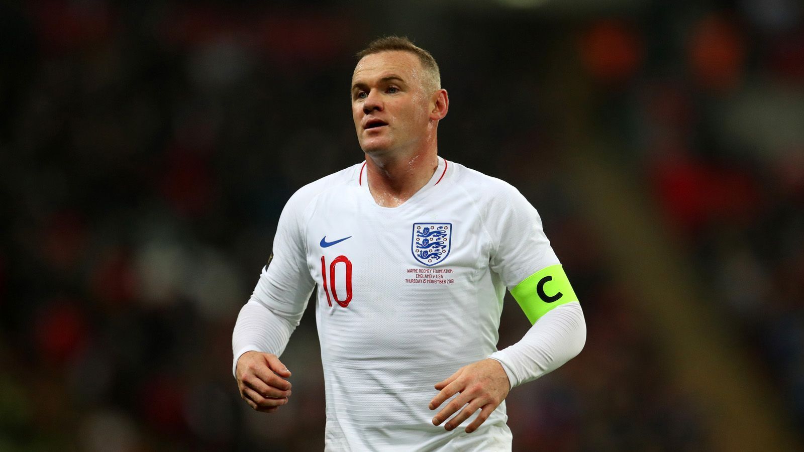 
                <strong>Wayne Rooney, damals FC Everton</strong><br>
                Auch auf Wayne Rooney setzten viele Experten schon in jungen Jahren. Und sie sollten Recht behalten. Anders als Adu konnte der Engländer den hohen Erwartungen gerecht werden. Er ist Rekordtorschütze seiner Nationalsmannschaft sowie bei Manchester United, bei denen er 13 Jahre unter Vertrag stand. Bevor er in den USA unterschrieb, wechselte er nochmal zum FC Everton - bei denen er 2002 mit 16 sein Profi-Debüt feierte.
              
