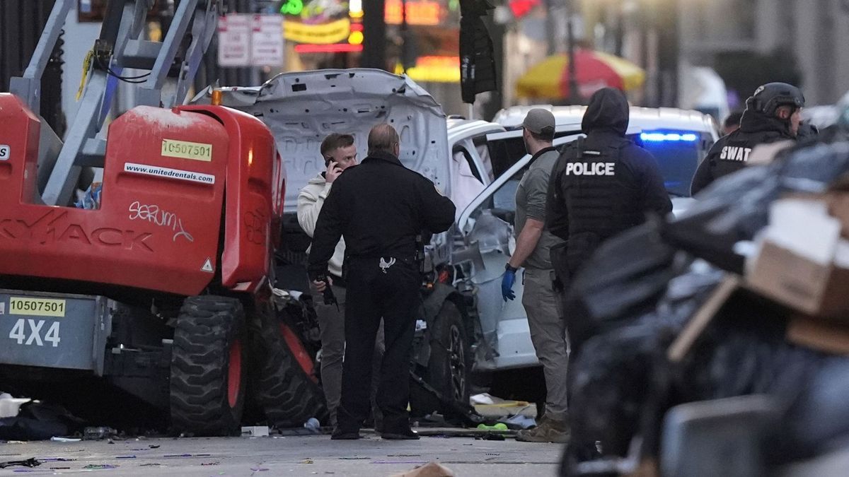 Auto fährt in Menschenmenge in New Orleans