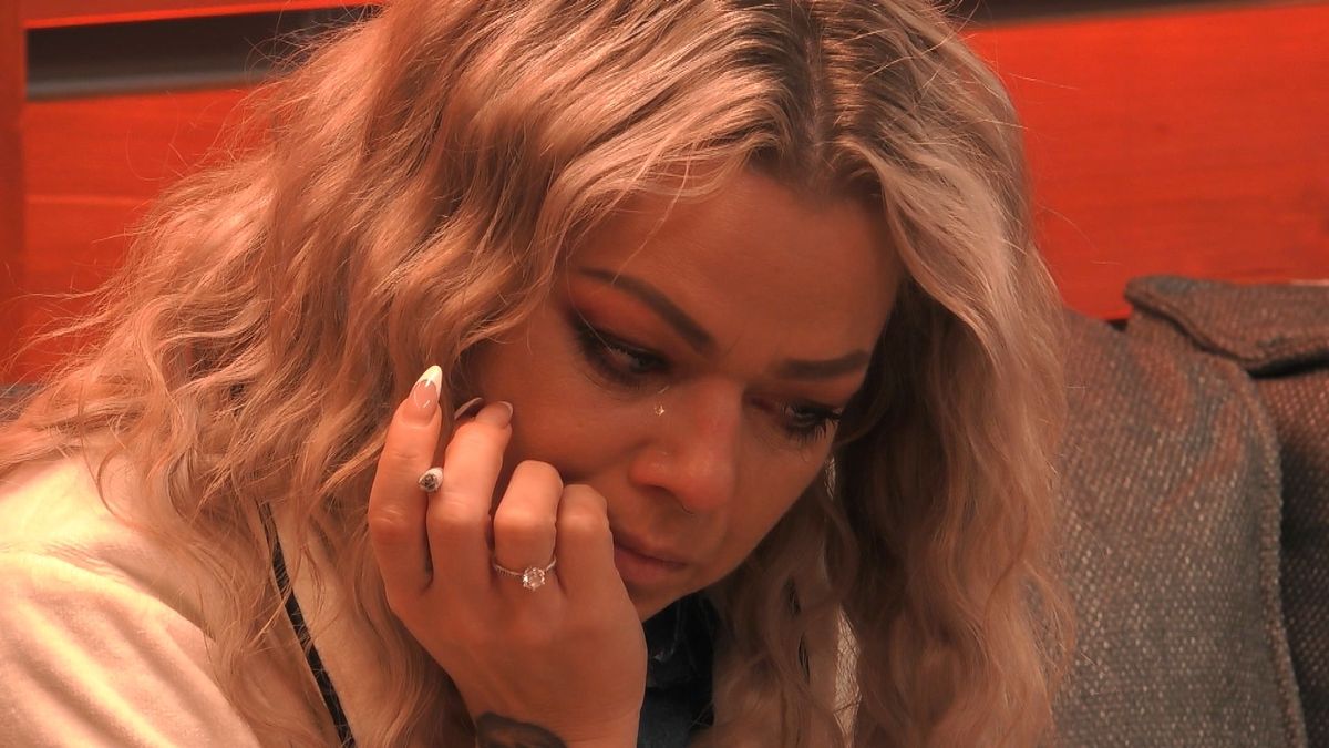Doreen Steinert weint bei "Promi Big Brother" 2022 - Tag 15