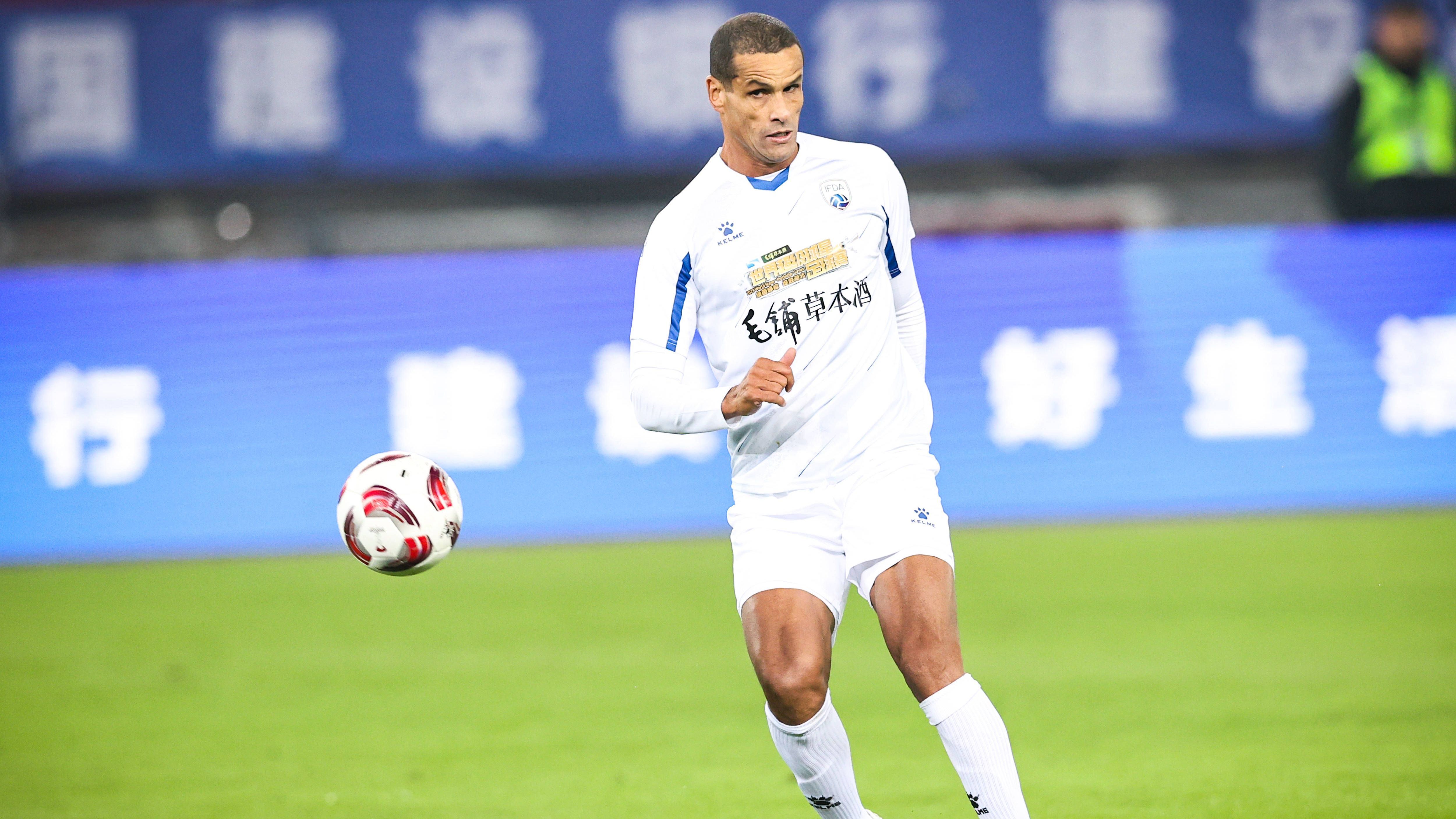 <strong>Brasilien: Rivaldo</strong><br>Alter: 51 Jahre<br>Position: Offensives Mittelfeld<br>Klubs: u.a. FC Barcelona, AC Mailand, Olympiakos Piräus, AEK Athen