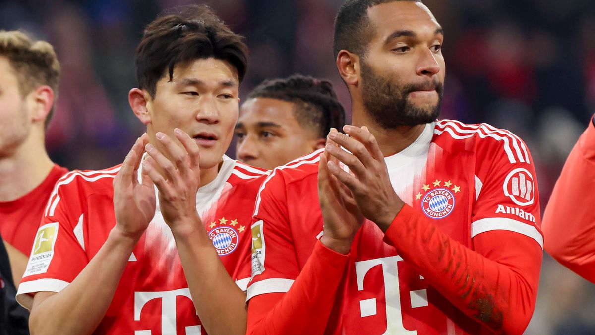 Minjae Kim (FC Bayern Muenchen) und Jonathan Tah (FC Bayern Muenchen) jubeln, Bundesliga, FC Bayern München v Club Freiburg, Allianz Arena am 22. November 2025 in München, Deutschland. (Foto von Ma...