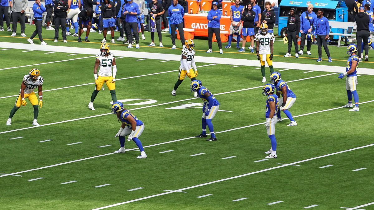 INGLEWOOD, CA - OCTOBER 6: NFL, American Football Herren, USA new kickoff line up during the NFL game between the Green Bay Packers and the Los Angeles Rams on October 06, 2024, at SoFi Stadium in ...