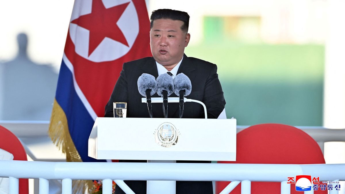 Im Beisein von Nordkoreas Machthaber Kim Jong Un ist ein neuer Zerstörer beim Stapellauf bei einem Unfall beschädigt worden.