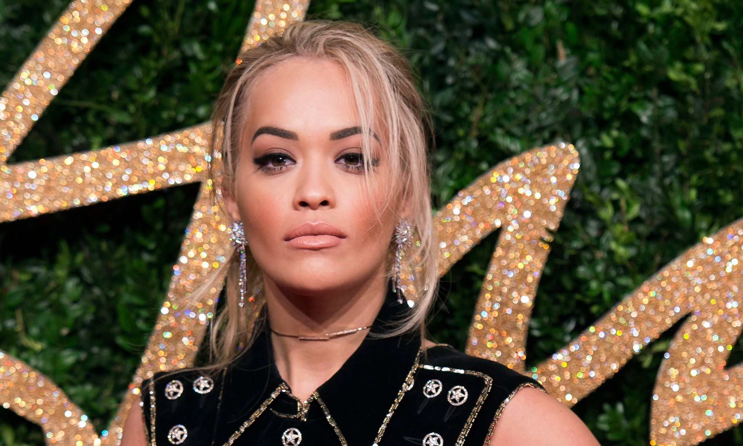 Rita Ora Weist Spekulationen Zurück