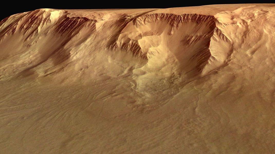 Die perspektivische Ansicht zeigt die Westflanke des Schildvulkans Olympus Mons. Die Böschung steigt von der Oberfläche auf über 7.000 Meter an.
