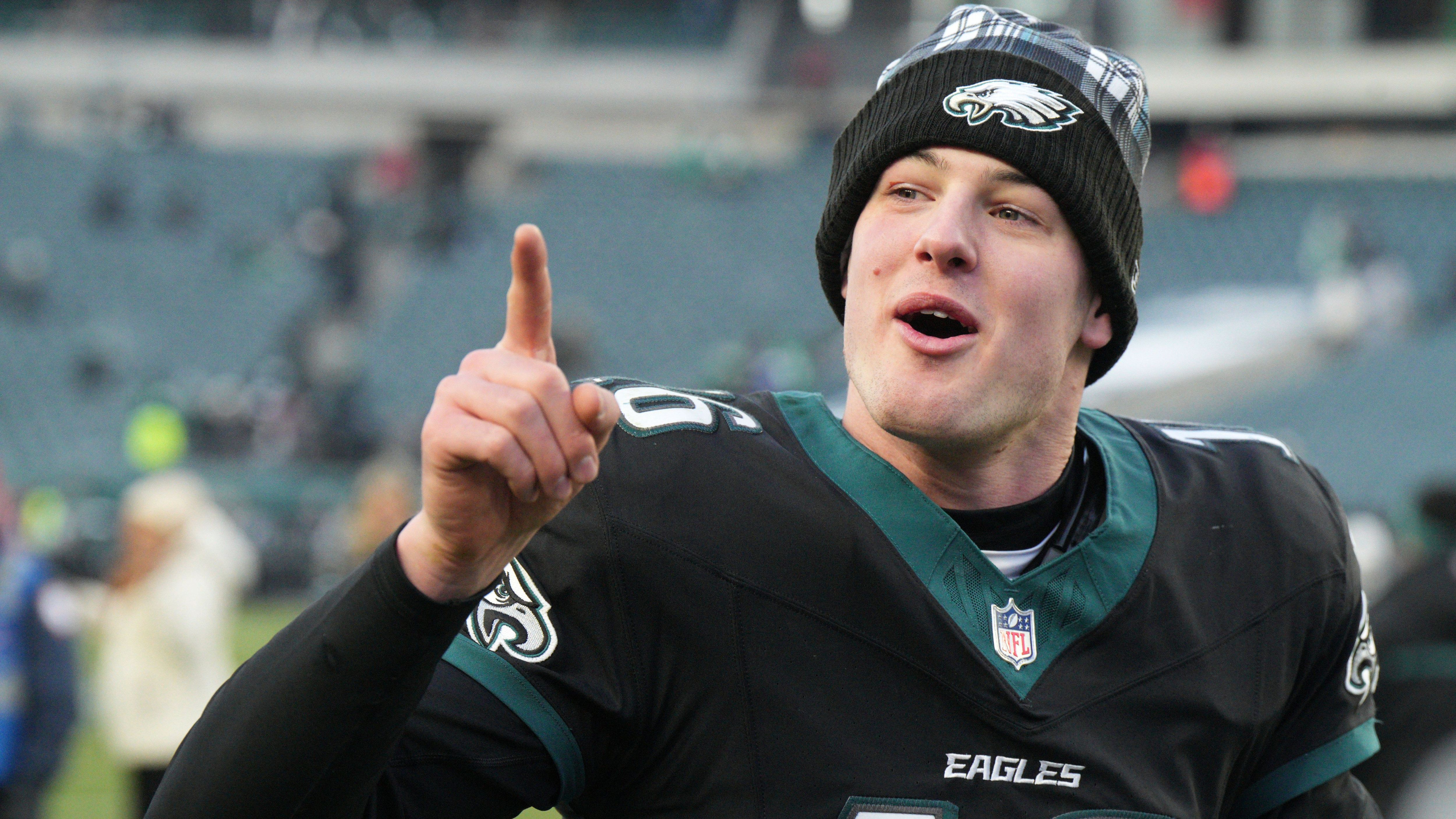 <strong>Platz 17: Tanner McKee (Philadelphia Eagles)</strong><br>Wer? Tanner McKee! Und warum steht der so weit vorne? Weil McKee vergangenes Jahr in seinen einzigen beiden Einsätzen für Philadelphia je zwei Tochdowns geworfen hat - und auf ein überragendes durchschnittliches Passer Rating von 117,2 kommt. Nun muss er nur noch zeigen, dass er diese Stärke konstant abrufen kann. Dafür müsste sich Jalen Hurts jedoch verletzen - was in Philadelphia niemand hoffen wird.