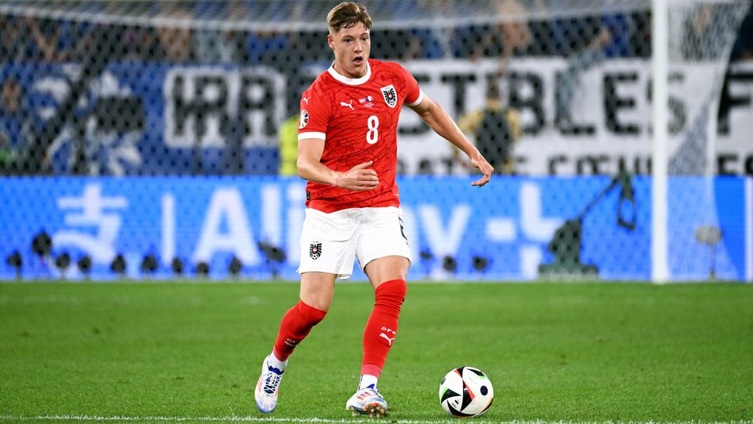 Fussball, Europameisterschaft, EURO 2024, Gruppe D, Merkur Spiel-Arena Düsseldorf: Österreich - Frankreich 0:1; Alexander Prass (AUT). Aktion, Einzelbild. *** Football, European Championship, EURO 2024, Group D, Merkur Spiel Arena Düsseldorf Austria France 0 1 Alexander Prass AUT Action, single image