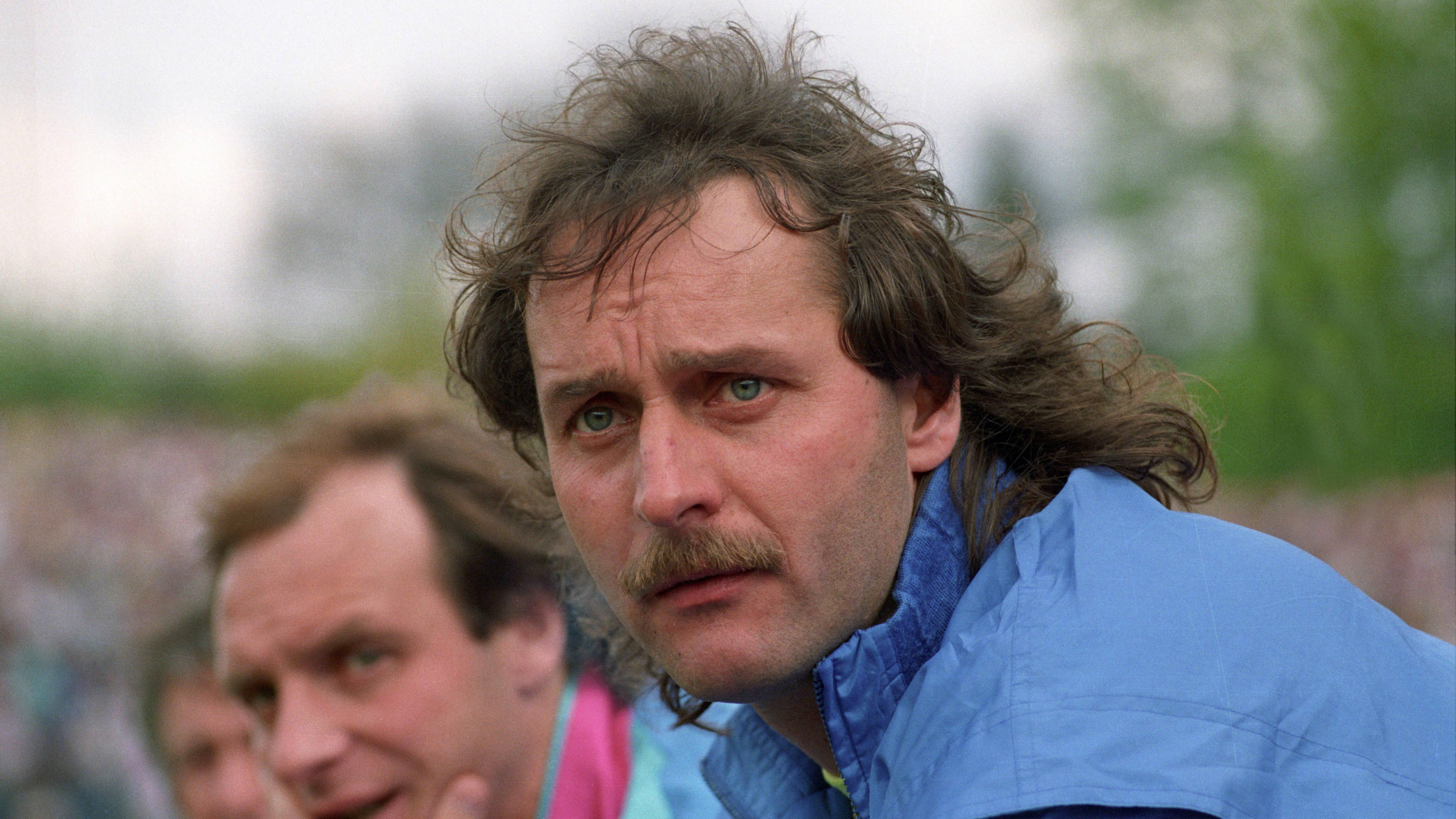 
                <strong>Peter Neururer</strong><br>
                Anders als mit Schnauzer kennt man die Trainer-Legende auch nicht.
              
