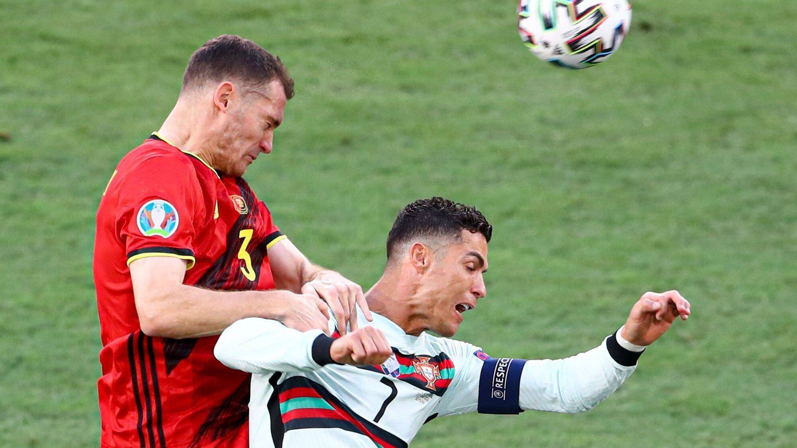 
                <strong>Cristiano Ronaldo spielt für die Galerie</strong><br>
                Der Superstar von Juventus Turin hat zu Beginn immer wieder den Ball, er streichelt die Kugel, macht Übersteiger, ist aber nicht sonderlich effektiv dabei. Ronaldo stolziert über den Platz, ein echter Faktor für das Spiel ist er zunächst nicht.
              