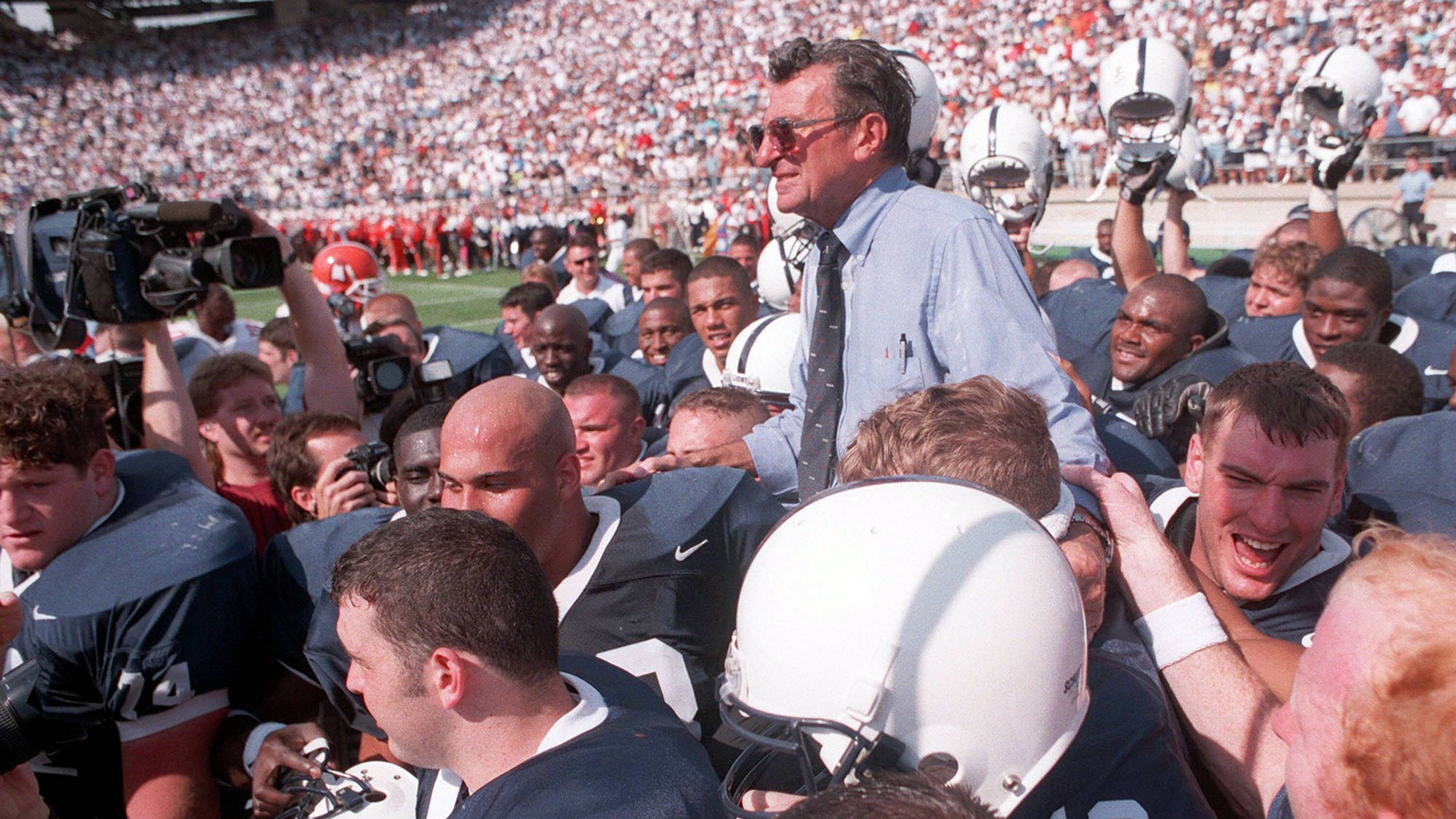 <strong>Paterno (2018)</strong><br>
                Al Pacino spielt Joe Paterno, den erfolgreichsten Coach in der Geschichte des College-Football. Im Rahmen von Ermittlungen wegen Kindesmissbrauchs gegen seinen langjährigen Defensive Coordinator an der Pennsylvania State University, Jerry Sandusky, wurde Paterno fristlos entlassen. So kämpft Paterno um sein Vermächtnis. Der Film basiert auf einer wahren Geschichte.
