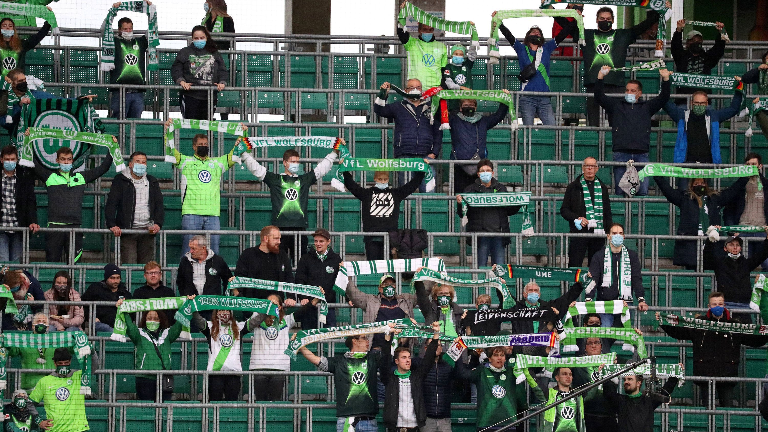 
                <strong>VfL Wolfsburg (Volkswagen Arena)</strong><br>
                &#x2022; Partie: VfL Wolfsburg gegen VfL Bochum - <br>&#x2022; Auslastung: 8.536 Zuschauer -<br>Die Niedersachsen erhielten trotz hoher Inzidenzwerte eine Ausnahmegenehmigung für die Austragung vor Zuschauern. Es galt die 3G-Regel.
              