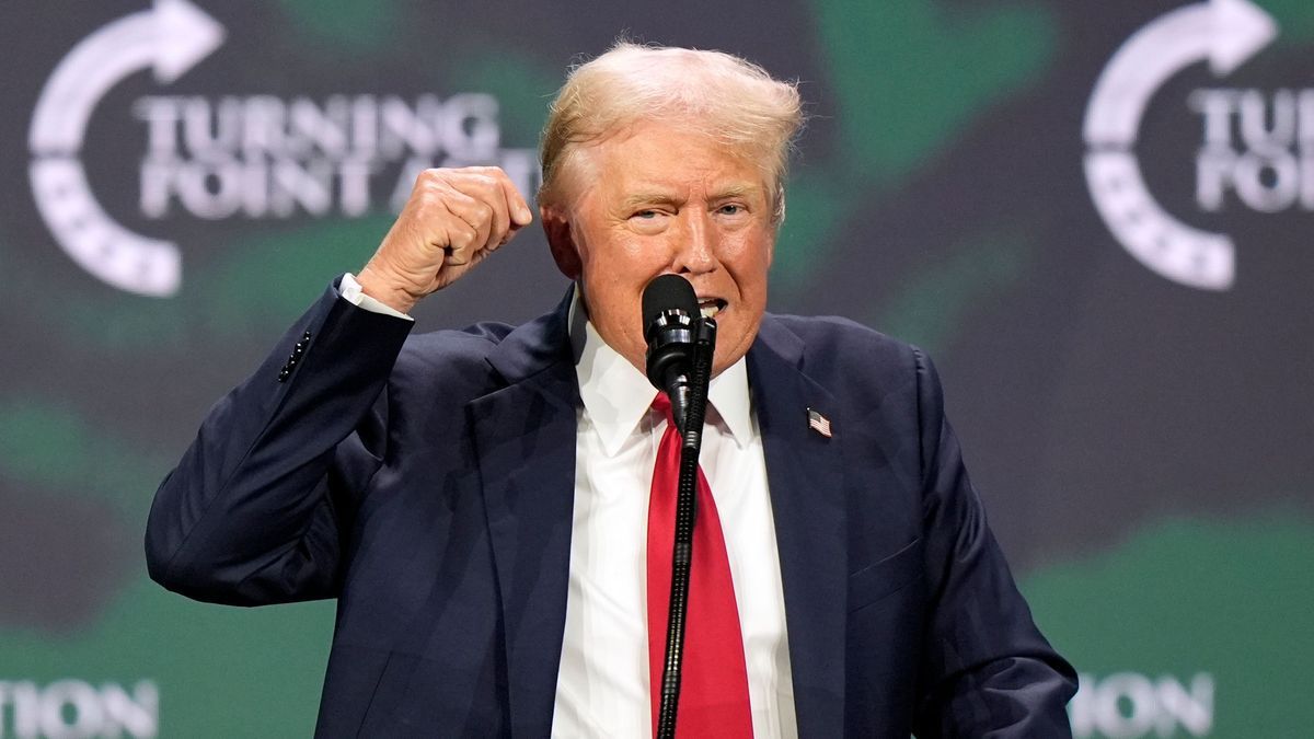 Der republikanische US-Präsidentschaftskandidat und ehemalige US-Präsident Donald Trump spricht bei einem Event in West Palm Beach, Florida.