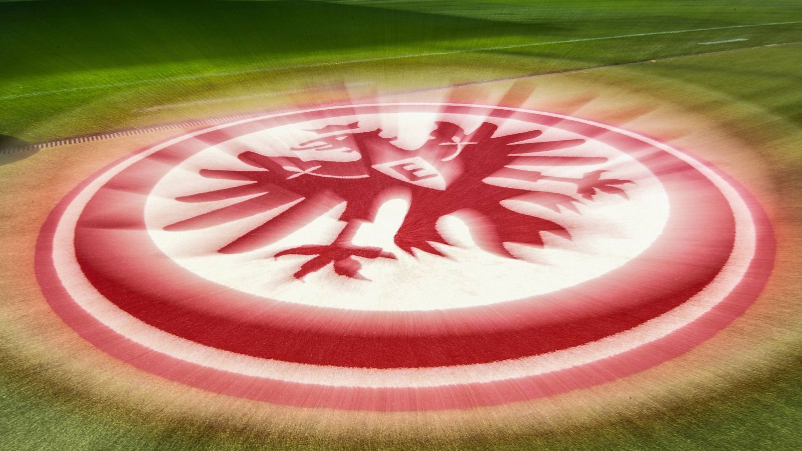 
                <strong>5. Grund: Eintracht Frankfurt hat eine positive Comeback-Bilanz</strong><br>
                Eintracht Frankfurt verlor in der Geschichte des Europacups bereits zwölf Hinspiele auswärts. In sieben Fällen drehte der Bundesligist im Rückspiel auf und erreichte die nächste Runde. Warum sollte das ausgerechnet jetzt anders sein?
              