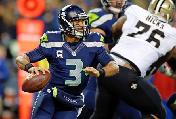 
                <strong>Russell Wilson</strong><br>
                Diese Coolness braucht es, wenn er gegen Peyton Manning nicht untergehen will. Denn der Broncos-QB wird seine Offense wieder nahe an die Perfektion bringen. Daher wird der Bowl nur dann in Seattle landen, wenn die starke Defense von einem produktiven Wilson unterstützt wird.
              