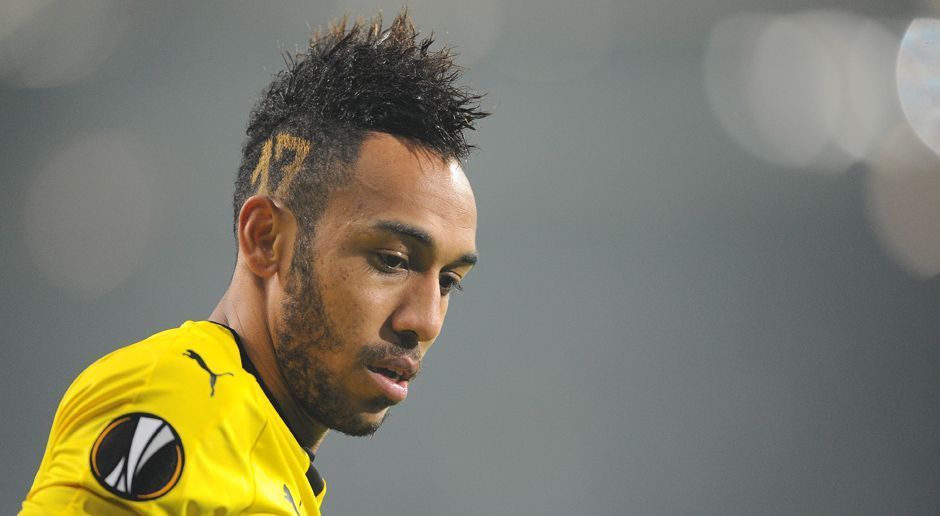 
                <strong>Pierre-Emerick Aubameyang</strong><br>
                Der Stürmer hat einen comichaften Spitznamen. Wie der BVB-Star dem "Hamburger Abendblatt" verriet, wird er von seinem Bruder immer "Bugs Bunny" genannt. "Das liegt an meinen großen Zähnen", sagt der Gabuner. Auf die Frage, ob das nicht vielleicht auch eine Verkleidungsidee für einen Torjubel wäre, antwortete der 26-Jährige: "Bugs Bunny? Warum nicht!" Wir sind gespannt ...
              