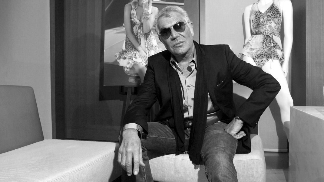 Der italienische Modedesigner Roberto Cavalli ist mit 83 Jahren gestorben.