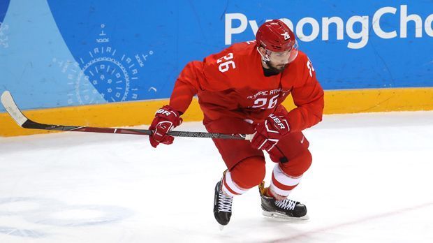 
                <strong>Wjatscheslaw Wojnow</strong><br>
                Der Verteidiger ist der dritte Ex-NHL-Profi im Kader der Russen. 254 Spiele absolvierte er dort, holte 2012 und 2014 mit den Los Angeles Kings den Stanley Cup. Wegen häuslicher Gewalt kam er 2015 in Haft, sein Vertrag bei den Kings wurde aufgelöst. Er spielt seitdem in St. Petersburg.
              