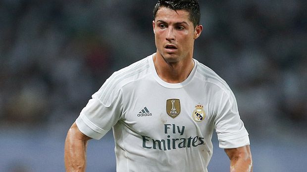 
                <strong>Platz 1: Cristiano Ronaldo – Jahresgehalt: 17 Millionen Euro</strong><br>
                Platz 1: Cristiano Ronaldo – Jahresgehalt: 17 Millionen Euro. Alles andere als eine Überraschung: der dreimalige Weltfußballer schafft es an die Spitze. Die Real-Zahlen sprechen für sich: 300 Pflichtspiele, 313 Tore und 103 Vorlagen - unglaublich!
              