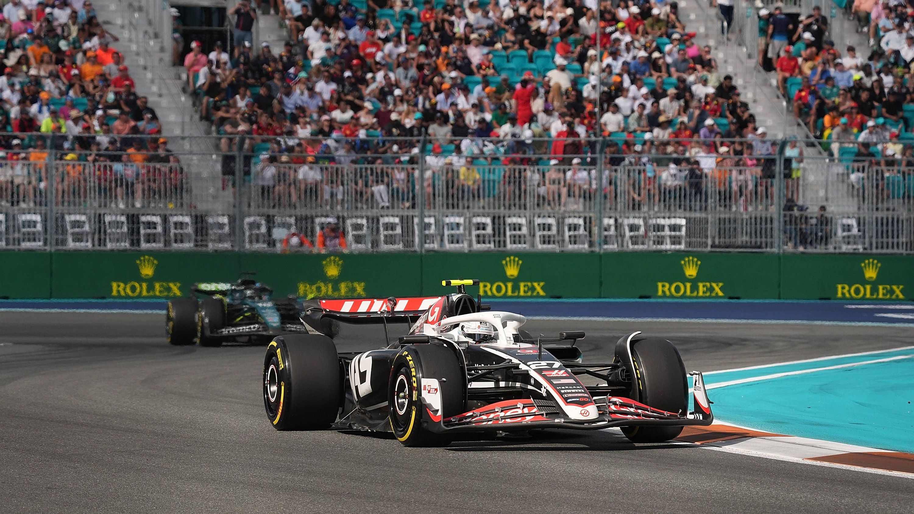 <strong>Gewinner: Nico Hülkenberg<br></strong>Es sind Tage, die Nico Hülkenberg gefallen dürften. Erst wurde sein Wechsel zu Audi offiziell bestätigt, dann fuhr der 36-Jährige in Miami mit seinem Haas auf Platz neun. Einen Tag zuvor hatte Hülkenberg bereits mit Platz sieben im Sprint für Furore gesorgt! Der Deutsche ist in Topform und unterstreicht, warum Audi ihn für den F1-Einstieg möchte.