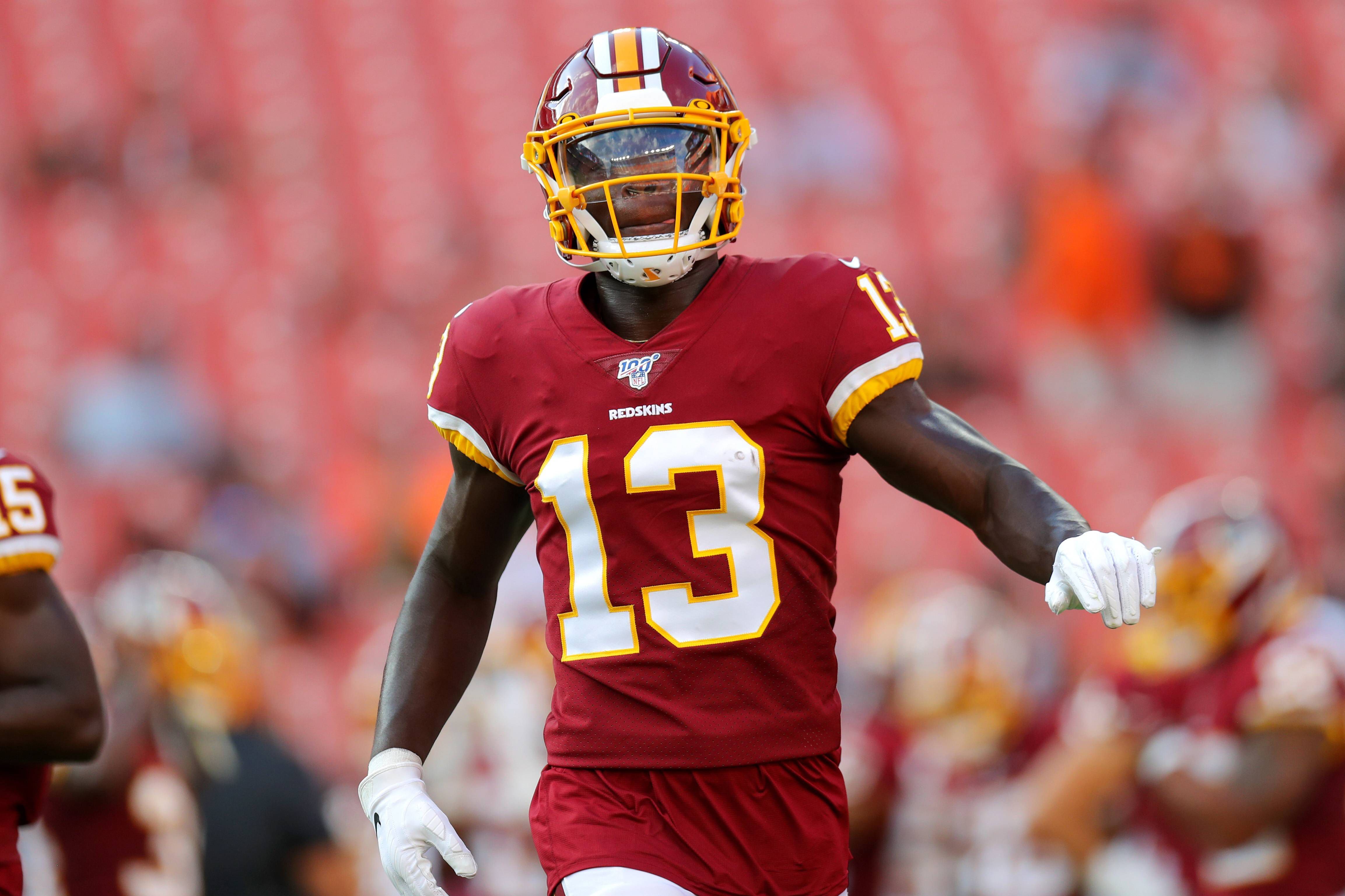 
                <strong>Kelvin Harmon (Washington Football Team)</strong><br>
                Wie Hurd hat sich auch der Wide Receiver des Washington Football Team einen Kreuzbandriss im rechten Knie zugezogen. Der letztjährige Rookie wird somit die komplette 2020er Saison verpassen. Harmon hat ein gutes erstes Jahr mit 365 Receiving Jahr und überzeugte dabei auch als guter Run Blocker.
              