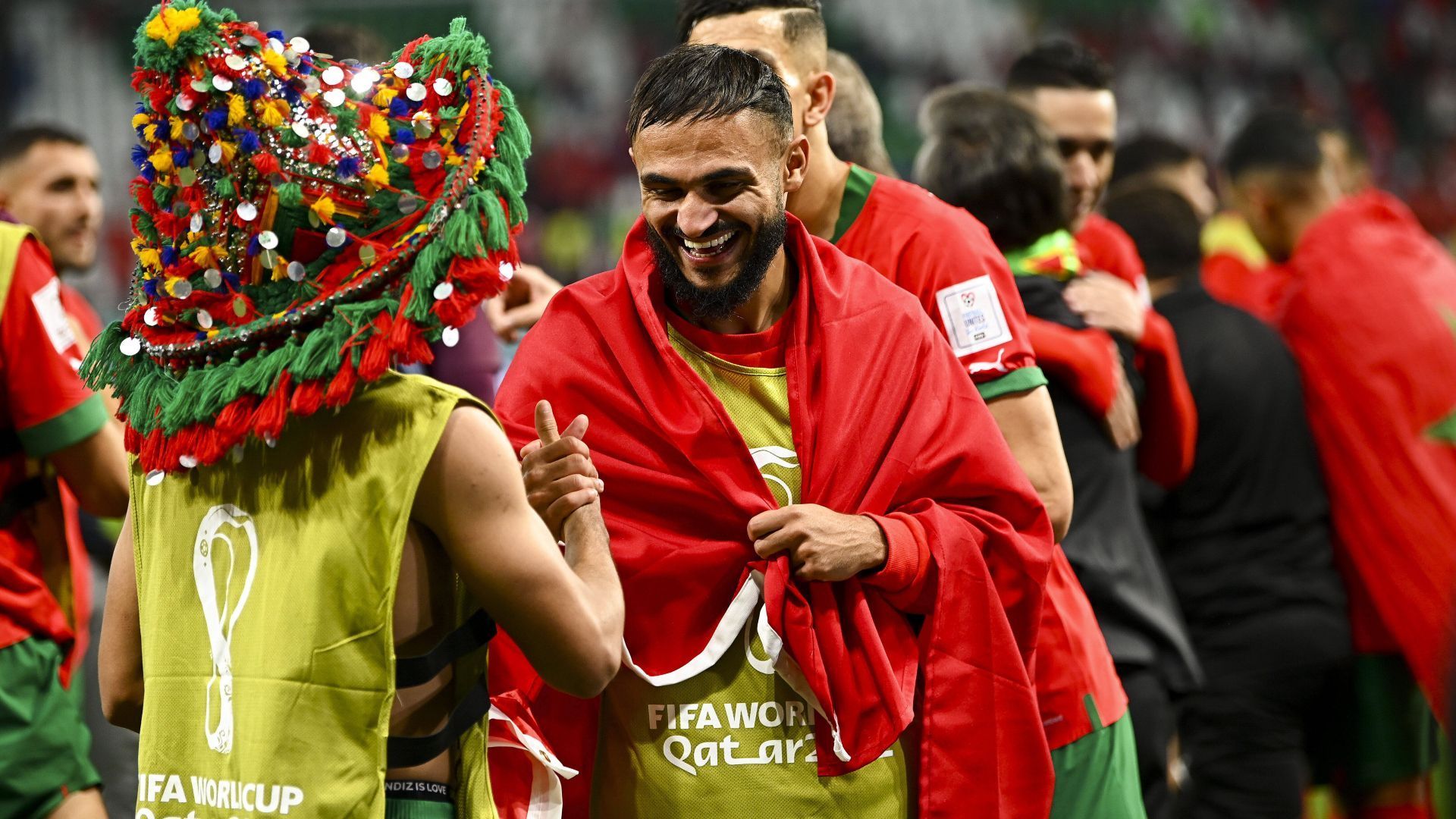 
                <strong>Sofiane Boufal (Offensiver Mittelfeldspieler)</strong><br>
                Wirbelwind auf der linken Seite. Nicht nur offensiv mit seinen Flankenläufen gefährlich, sondern auch gegen den Ball herausragend. Ist sich für keine Defensivaktion zu schade. Wurde bislang immer vorzeitig ausgewechselt und wartet noch auf seine erste Torbeteiligung. In Paris geboren, stürmt Boufal in der Ligue 1 für SCO Angers.
              