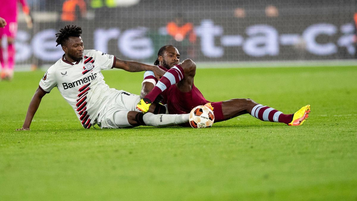 Edmond Tapsoba of Bayer Leverkusen Michail Antonio of West Ham United tangle during play. West Ham United v Bayer Leverkusen, Europa League - Quarter-Final - 2nd Leg, Football, London Stadium, Lond...