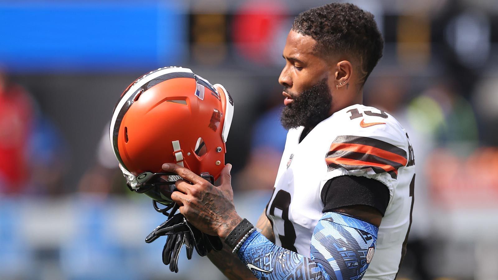 
                <strong>OBJ ist auf dem Markt: In dieser Reihenfolge können die Teams ihn verpflichten </strong><br>
                Die Cleveland Browns haben Odell Beckham Jr. entlassen. Nach dem Ende der Trade Deadline wandert der Wide Receiver nun ab Montag auf die Waiver-Liste. Dort können die Teams in einer bestimmten Reihenfolge Anspruch auf OBJ anmelden. Das Team, das derzeit die schlechteste Bilanz hat, hat zuerst die Möglichkeit, danach geht es in der festgelegten Reihenfolge weiter. Zuletzt strukturierten die Browns und Beckham Jr. seinen Vertrag um. Erst wenn kein Team Anspruch auf den 29-Jährigen meldet, wird er zum Free Agent und darf sich sein Team selbst aussuchen. ran stellt die Reihenfolge vor. 
              