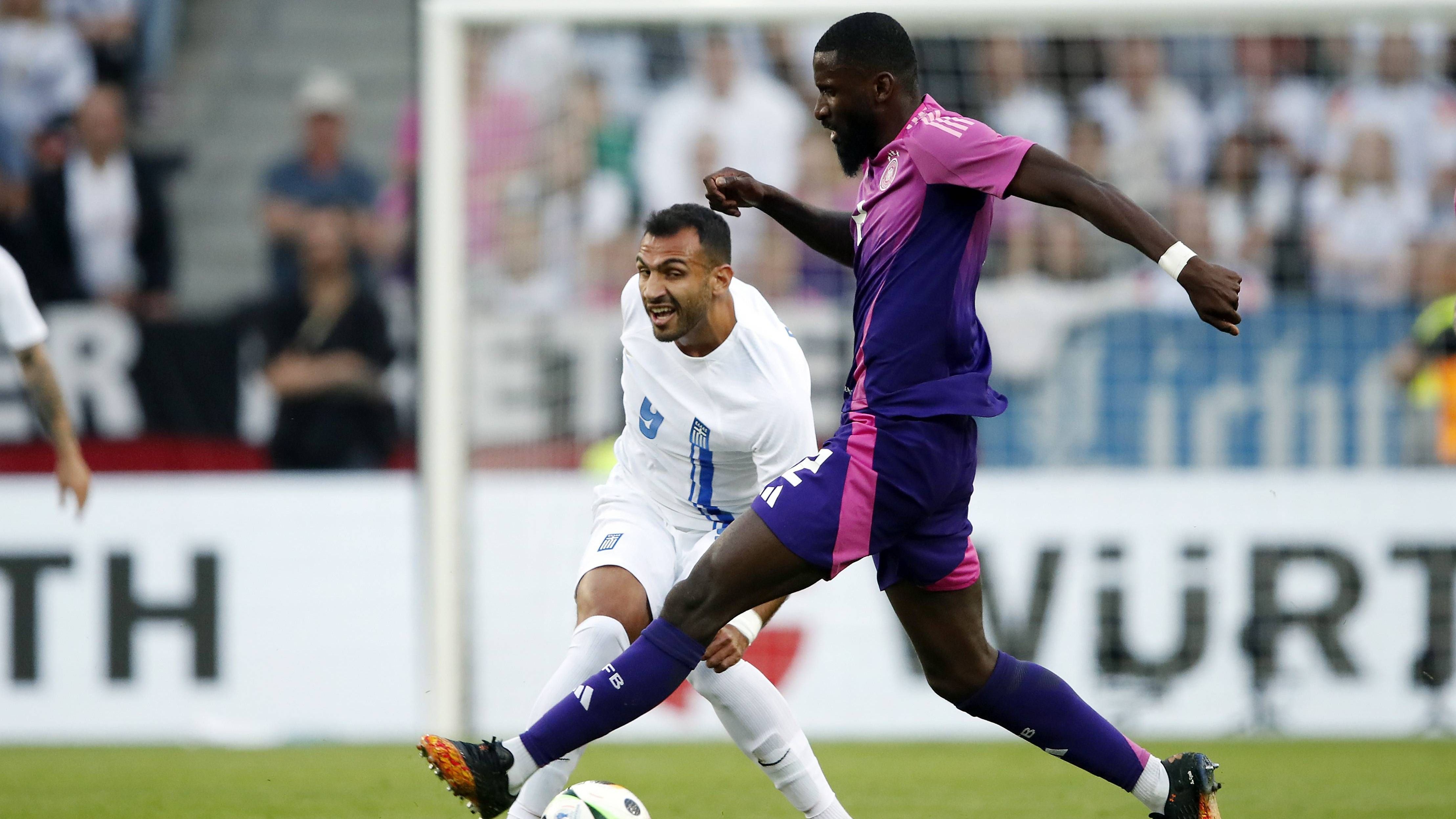 <strong>Antonio Rüdiger</strong><br>Blockt schon nach zwei Minuten die erste Schusschance der Gäste, ist danach aber weit vom eigenen Anspruch des Abwehrchefs entfernt und wirkt ebenfalls nicht wach. Lässt sich von Pavlidis kurz vor der Pause auf engstem Raum austanzen. Ermöglicht Tzolis zudem nach der Pause mit einem krassen Fehler eine Topchance (64.). Wird nach 68 Minuten von Schlotterbeck ersetzt. <strong><em>ran</em>-Note: 4</strong>