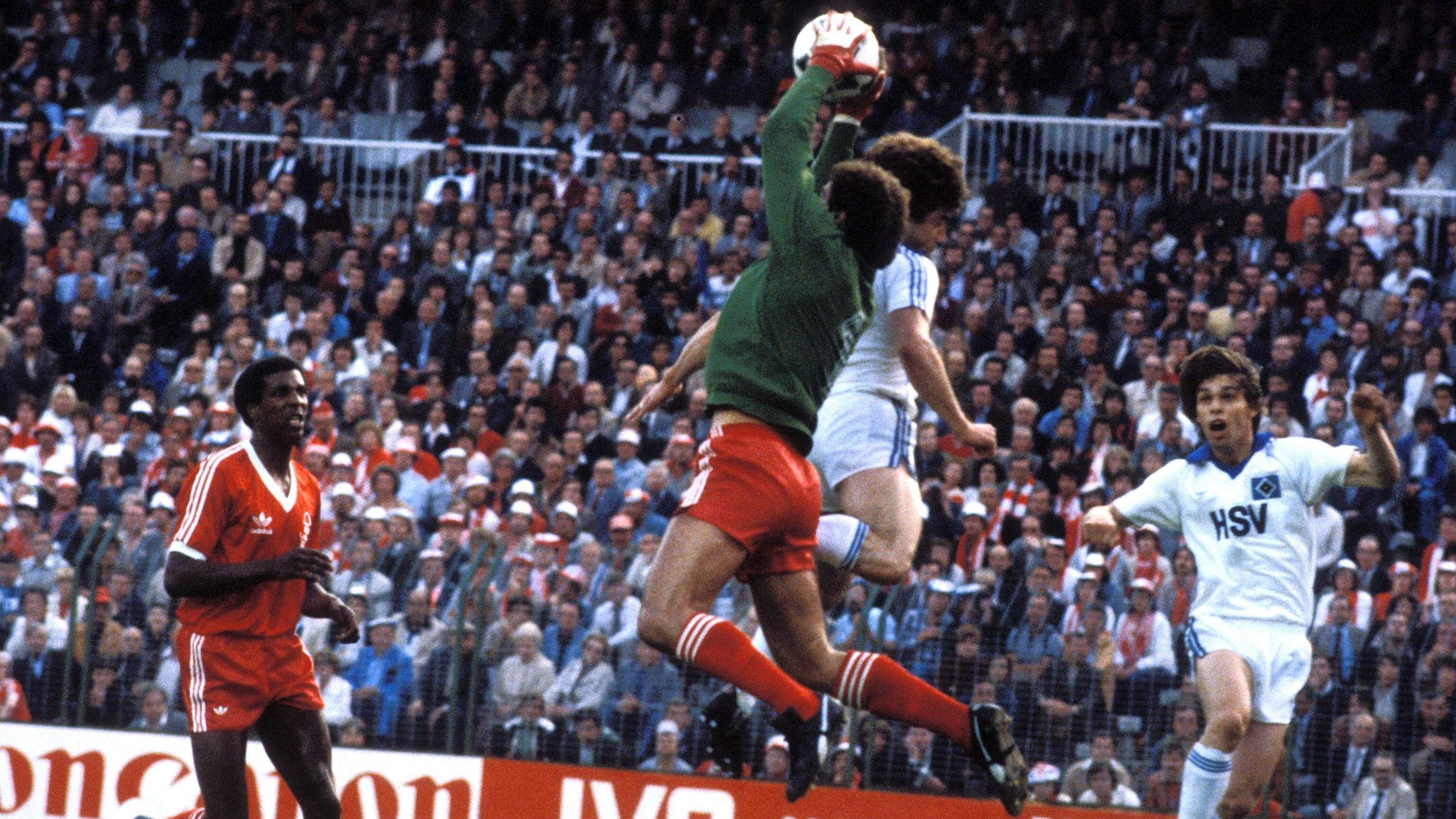 <strong>28. Mai 1980: Nottingham Forest vs. Hamburger SV - Endstand: 1:0</strong><br>Es waren Madrider Wochen für den HSV im Frühjahr 1980. Im Halbfinale ging es zunächst gegen Real, nach einer 0:2-Niederlage im Bernabeu folgte ein denkwürdiges 5:1 im Volkspark. Das Finale gegen Nottingham führte die Hamburger erneut ins Bernabeu, doch auch dieses Mal gab es dort nichts zu holen. Mit 1:0 setzte sich Forest durch.