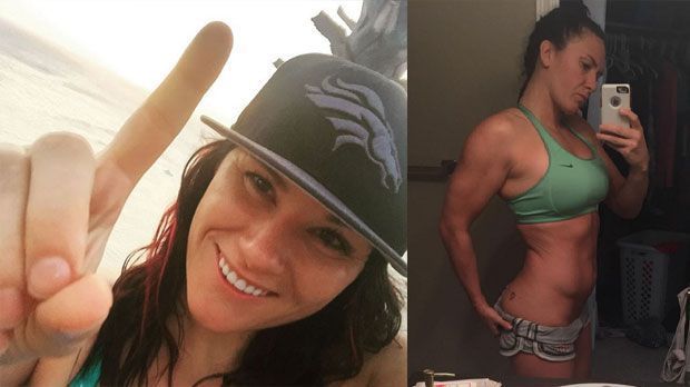 
                <strong>Cat Zingano</strong><br>
                Cat Zingano: Traumhaft, dieses Selfie im Profil des Fans der Denver Broncos! Die Brünette hört auch auf den Namen "Alpha".
              