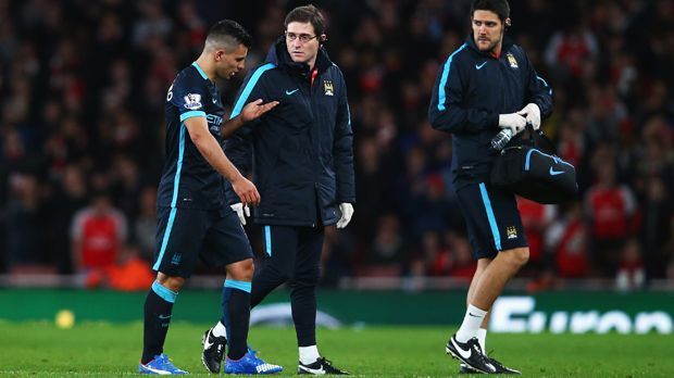 
                <strong>Sturm: Sergio Agüero. </strong><br>
                Sergio Agüero: Lange abgemeldet, leitete dann aber Citys erste gute Chance in der 30. mit Traumpass ein. Fiel hauptsächlich durch Meckern auf. Kurios: Saß schon auf der Bank, ehe Bony für ihn kam. ran-Note: 4
              