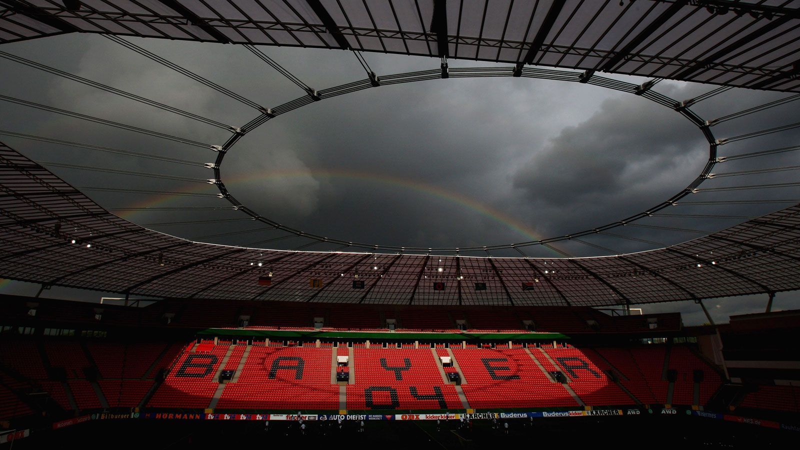 
                <strong>Bayer 04 Leverkusen</strong><br>
                Stadion: BayArena (30.210 Plätze) - Fans am 5. Spieltag: 0* - Gegner: FC Augsburg - *Leverkusen verzichtet in der Bundesliga gegen Augsburg und gegen Nizza (Europa League) auf Zuschauer. Die Stadt Leverkusen ist aktuell als Risikogebiet eingestuft. 
              