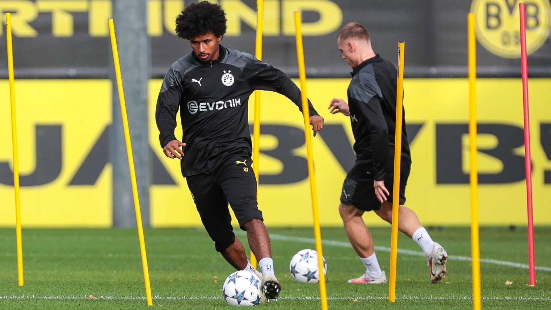 <strong>Karim Adeyemi (Borussia Dortmund)</strong><br>Ersetzt nach etwas mehr als einer Stunde Brandt auf dessen rechter Außenbahn. Bleibt aber ohne auffällige Szene. <strong><em>ran</em>-Note: 4</strong>