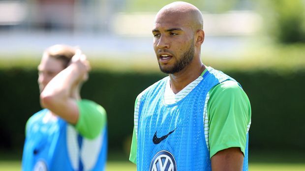 
                <strong>VfL Wolfsburg</strong><br>
                Um die zuletzt löchrige Abwehr zu stabilisieren, verpflichteten die Niedersachsen Innenverteidiger John Anthony Brooks von Hertha BSC Berlin. Der US-Nationalspieler stand sofort zum Trainingsauftakt mit auf dem Platz.
              