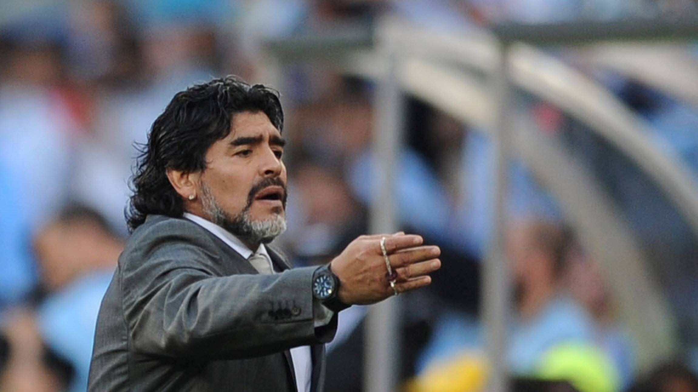 <strong>Diego Maradona</strong><br>Seine gut anderthalb Jahre als argentinischer Nationaltrainer waren Maradonas bekanntestes Intermezzo als Trainer, es endete bitter - mit einem 0:4 gegen Deutschland im Viertelfinale der WM 2010. Danach trainierte er mit mäßigem Erfolg in den Emiraten, in Mexiko und zum Schluss in seiner Heimat bei Gimnasia de la Plata.