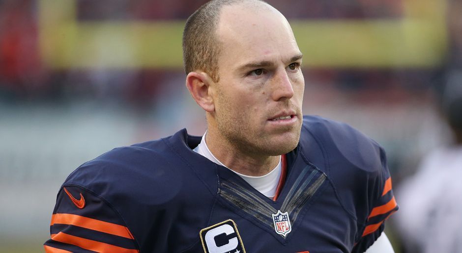 
                <strong>Robbie Gould (Chicago Bears -> New York Giants)</strong><br>
                Nach den erneuten Vorwürfen wegen häuslicher Gewalt verzichten die New York Giants bei der International Series in London gegen die Los Angeles Rams auf Kicker Josh Brown. Die vakante Stelle nimmt auf der Europa-Reise der New Yorker ein alter NFL-Haudegen ein: Robbie Gould. Der ehemalige Chicago Bear ersetzt Brown vorerst nur für ein Spiel, allerdings könnte Brown von Seiten der Liga länger gesperrt werden.
              