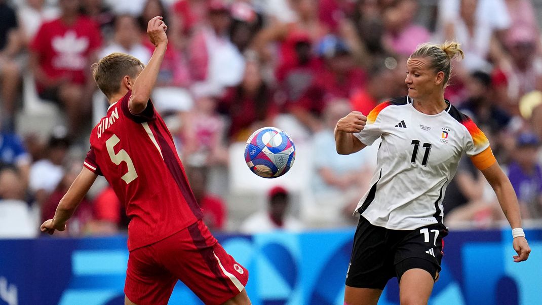 Das DFB-Frauenteam von Kapitänin Alexandra Popp zieht ins Halbfinale der olympischen Spiele.