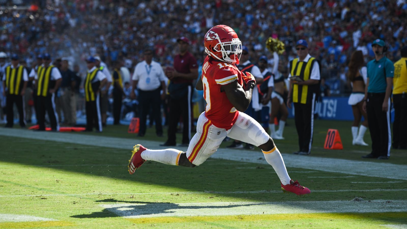 
                <strong>Wide Receiver: Tyreek Hill</strong><br>
                28 Punkte gegen die Los Angeles Chargers
              