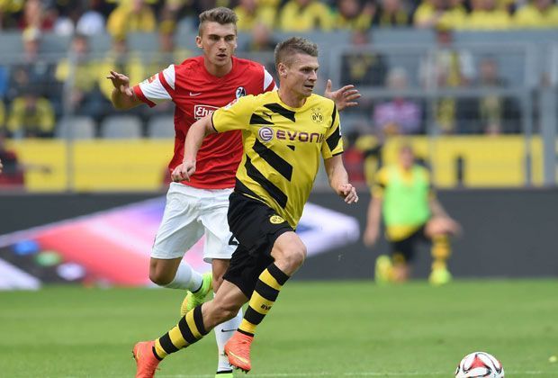 
                <strong>Lukasz Piszczek</strong><br>
                Nachdem er in der vergangenen Saison zu Beginn verletzt ausfiel, konnte Lukasz Piszczek dieses Mal die Saisonvorbereitung absolvieren. Wird von Spiel zu Spiel besser. Einer der wenigen Außenverteidiger, die weder offensiv noch defensiv Schwächen haben.
              