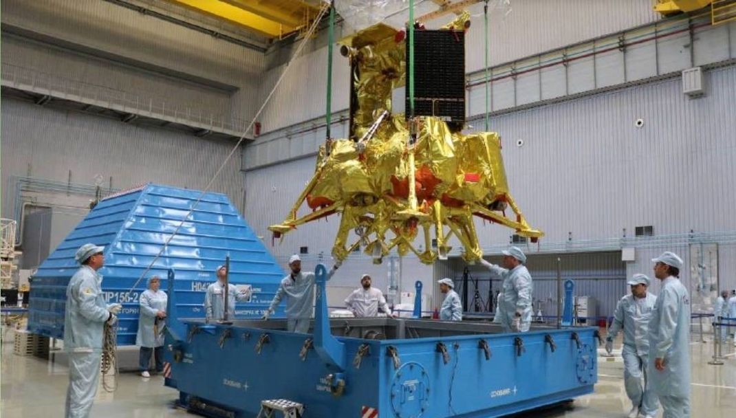 Die Sonde noch auf der Erde vor dem Start. Laut der russischen Raumfahrtagentur Roscosmos sollte der Roboter ein Jahr auf dem Mond überleben.