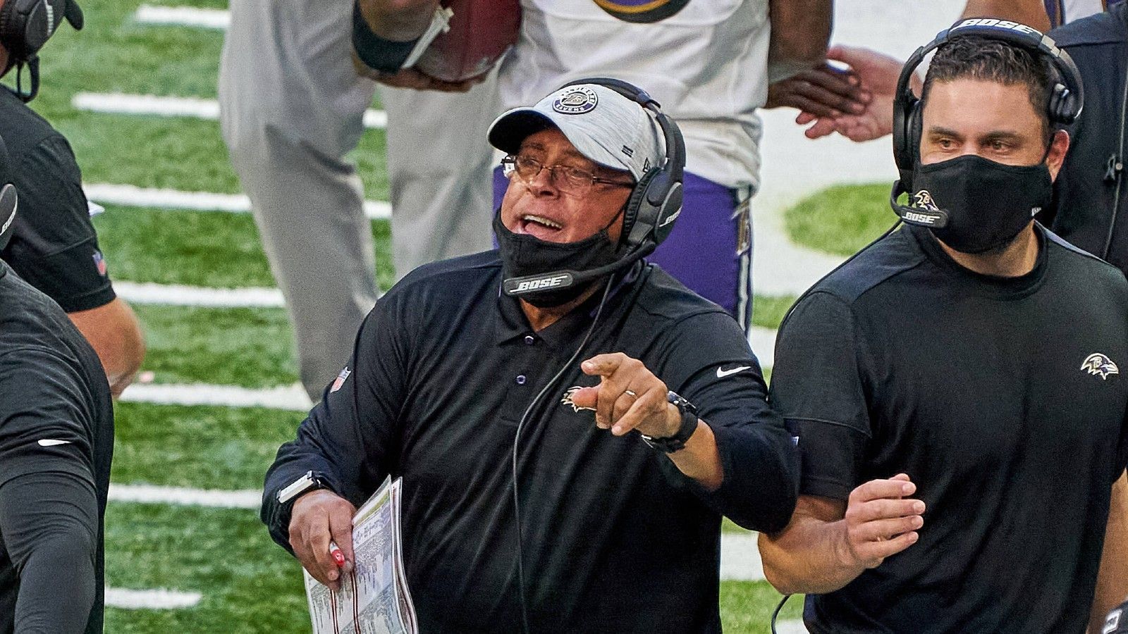 
                <strong>Baltimore Ravens</strong><br>
                Die Baltimore Ravens bekommen beim NFL-Draft 2021 zwei Compensatory Picks. 3. Runde (104. Pick) - für David Culley (neuer Head Coach bei den Texans)5. Runde (183. Pick) - für Michael Piers (zu den Vikings)
              