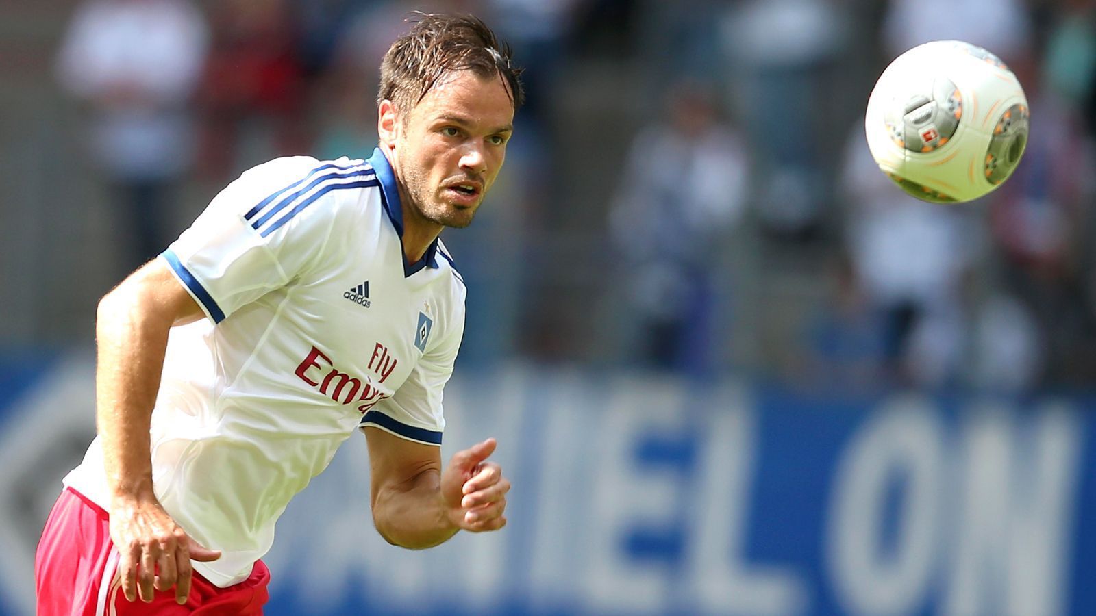 
                <strong>ABWEHR: Heiko Westermann (Hamburger SV)</strong><br>
                "HW4 - halb Mensch, halb Tier" oder "Westermann = Bester Mann". Kaum ein Abwehrspieler erreichte in der Bundesliga einen ähnlichen Legendenstatus wie der langjährige Abwehrchef des Hamburger SV. Eigentlich gehört er in jedem Jahr seine Karriere in eine Lieblings- oder Legendenelf. Isso!
              