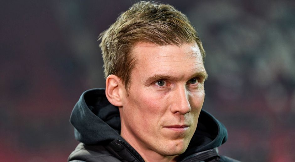 
                <strong>Hannes Wolf (vereinslos)</strong><br>
                Der 37-Jährige war vor seinem Wechsel nach Stuttgart als Jugend-Coach beim BVB aktiv - immerhin von 2009 bis 2016. Ähnlich wie Wagner wäre also auch Hannes Wolf eine Lösung mit "Stallgeruch". Dennoch wäre seine Verpflichtung nicht ohne Risiko, nachdem der junge Trainer gleich bei seiner ersten großen Station beim VfB scheiterte und keine weiteren Erfahrungen auf der Trainerbank vorweisen kann. Druck im internationalen Wettbewerb? Für Wolf Neuland.
              