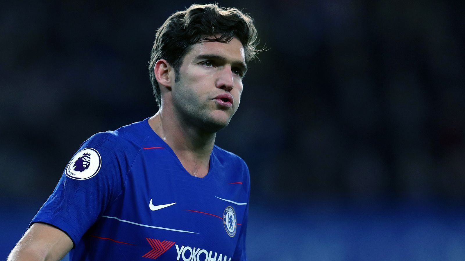 
                <strong>Marcos Alonso (FC Chelsea)</strong><br>
                Die Baustelle Linksverteidiger könnte im Sommer bei Real Madrid ebenfalls eröffnet werden, falls Marcelo den entthronten Champions-League-Sieger tatsächlich verlassen sollte. Als idealen Nachfolger haben die Real-Anhänger den spanischen Nationalspieler Marcos Alonso vom FC Chelsea auserkoren. Der 28-Jährige ist nicht nur gebürtiger Madrilene, sondern wurde einst sogar bei Real ausgebildet, ehe er über die Stationen Bolton Wanderers, FC Sunderland und AC Florenz eben bei den "Blues" landete. Mit 37 Prozent der Stimmen setzte sich Alonso gegen Bayerns David Alaba durch (27 Prozent der Stimmen).
              