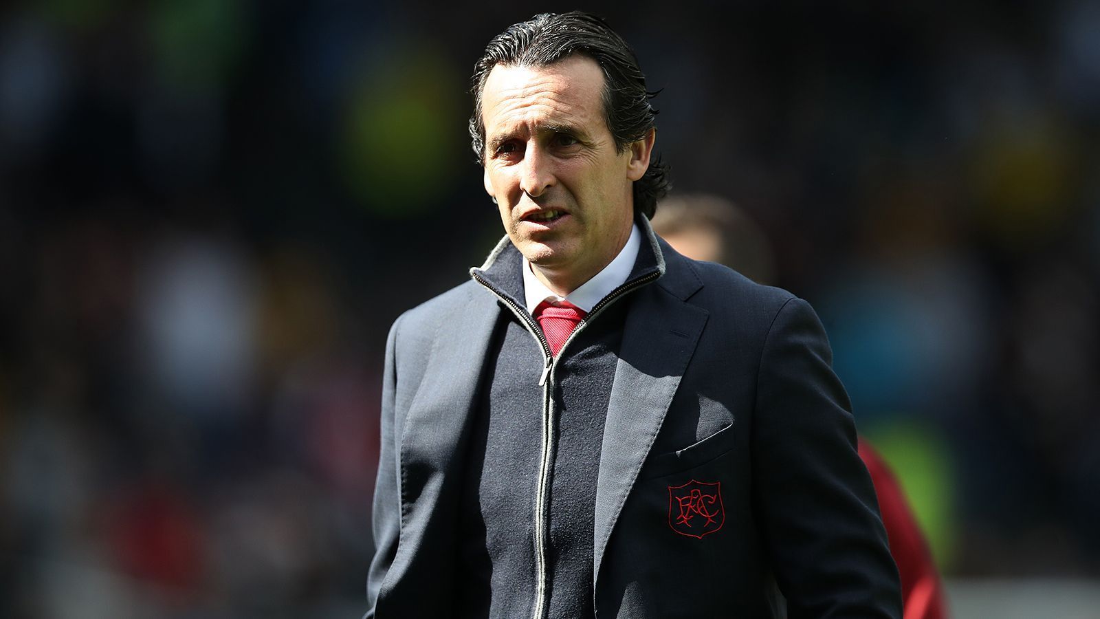 
                <strong>Unai Emery</strong><br>
                Laut der "Mundo Deportivo" steht der Spanier ganz oben auf der Liste der Wunschkandidaten von Barca-Präsident Josep Maria Bartomeu. Doch Emery steht noch beim FC Arsenal unter Vertrag. Der 47-Jährige gilt als Spezialist in K.O.-Spielen, denn der Trainer wurde mit dem FC Sevilla dreimal hintereinander Europa-League-Sieger.
              