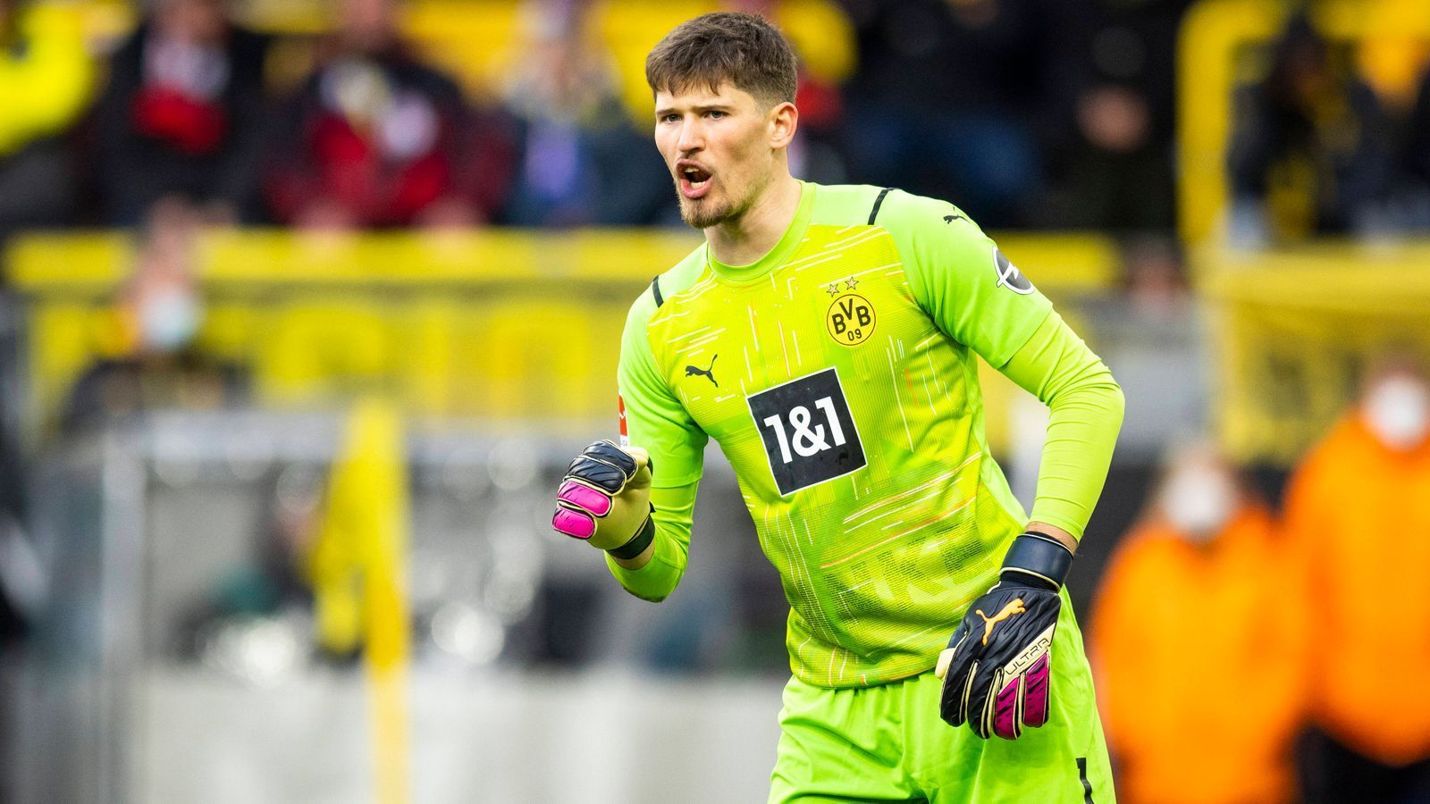 
                <strong>Gregor Kobel</strong><br>
                Bewahrt den BVB mit einer Glanzparade gegen Nmecha in der 3. Minute vor einem frühen Rückstand. Auch die erste Aktion der Wölfe in der zweiten Halbzeit wehrt er mit einer guten Parade an. Beim Gegentor zum 6:1 ist er kurz vor Schluss machtlos. Ansonsten wird er kaum gefordert. ran-Note: 2
              