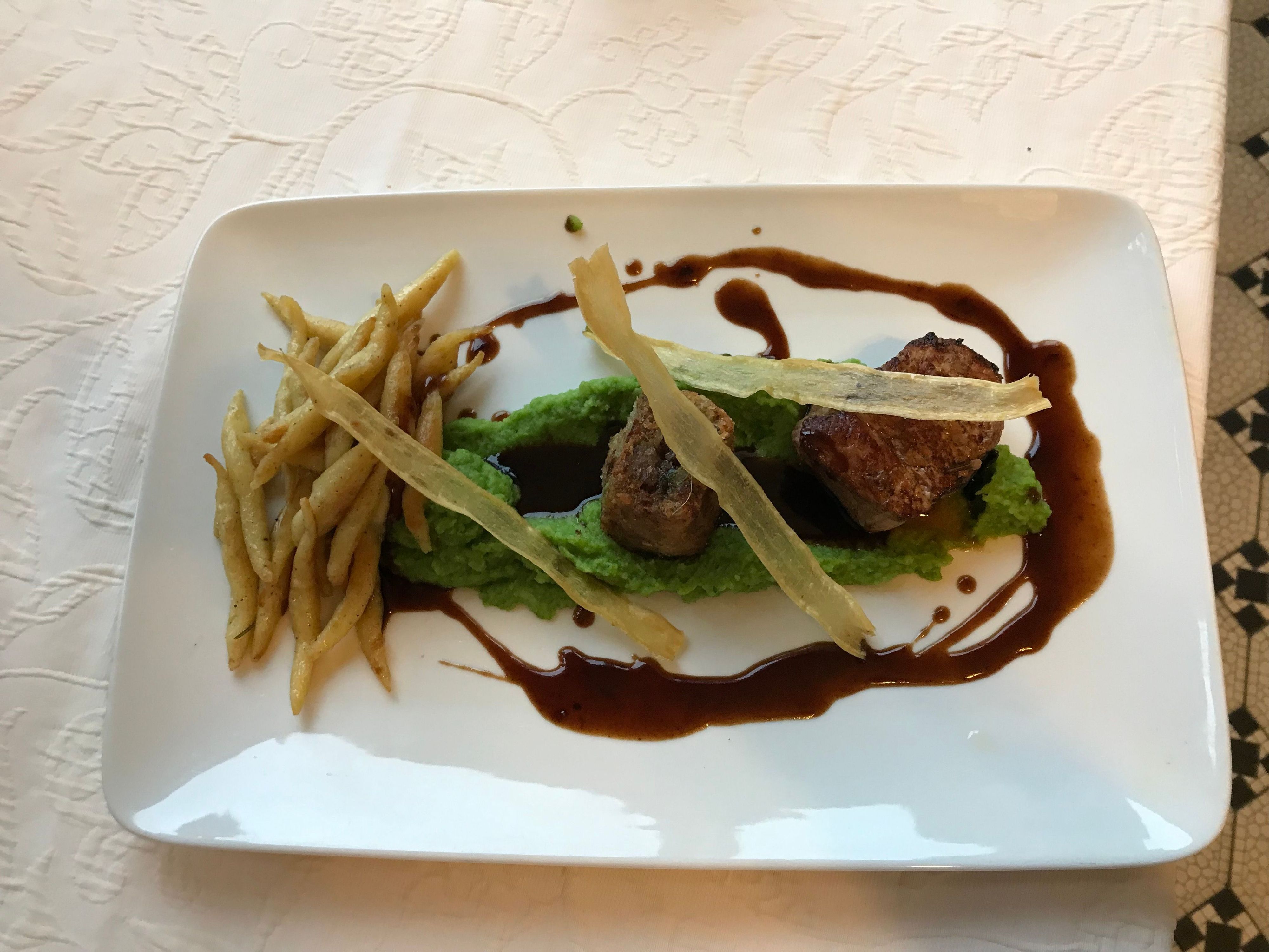 Kalbsbäckchen mit gemischten Pilzen und Sellerie-Kartoffelpüree
