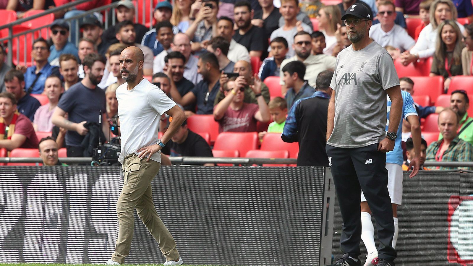 
                <strong>Niederlage im Community Shield 2019</strong><br>
                Neue Saison, neuer Dämpfer! Gleich zum Auftakt in die Spielzeit 2019/20 musste Klopp mal wieder einen Rückschlag hinnehmen. Im englischen Supercup, dem sogenannten Community Shield, verloren die "Reds" im Elfmeterschießen mit 5:6 gegen Meister Manchester City.
              