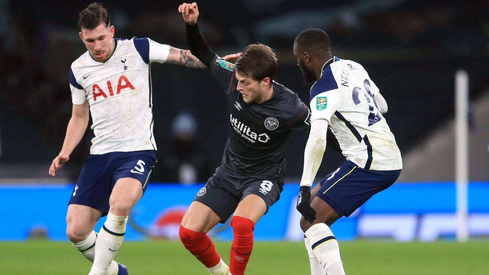 
                <strong>Tottenham Hotspur (England)</strong><br>
                Längste Vertragslaufzeit: Pierre-Emile Höjbjerg (li.), Tanguy Ndombele (re.), Steven Bergwijn, Joe Rodon, Japhet Tanganga, Sergio Reguilon und Giovani Lo Celso (bis 2025)
              