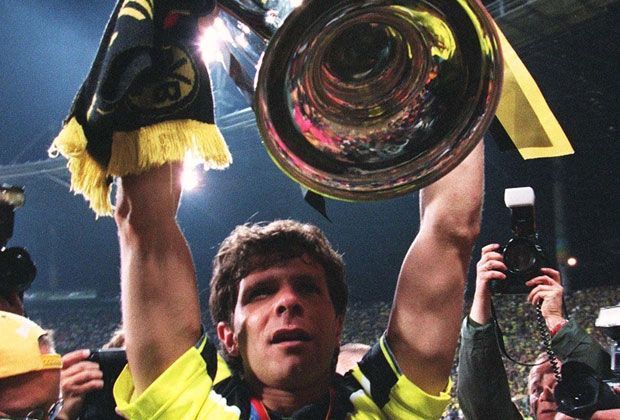 
                <strong>Andreas Möller (Borussia Dortmund)</strong><br>
                Nachdem er zwischen 1988 und 1990 beim BVB aufschlägt und in dieser Zeit den DFB-Pokal gewinnt, ist Möller bei seiner Rückkehr noch erfolgreicher: Zwei Mal wird er Deutscher Meister und holt 1997 die Champions League.
              